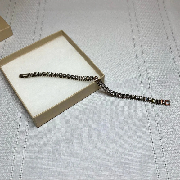 Vintage silver-tone tennis bracelet crystals. Substantial weight. Strong clasp. - Picture 10 of 10